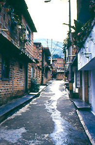Vias secundarias en el barrio Playon de los comuneros, Medellin 
PEVAL 1984
Palabras clave: MEJORAMIENTO EL PLAYON