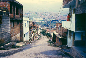Panoramica del barrio Playon de los comuneros, Medellin 
PEVAL 1984
Palabras clave: MEJORAMIENTO EL PLAYON