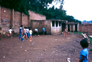  Espacios de recreacion en el asentamiento Los Caunces, Medellin
PEVAL 1984
Palabras clave: MEJORAMIENTO LOS CAUNCES