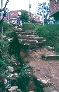 Senderos peatonales, asentamiento Los Caunces, Medellin
PEVAL 1984
Palabras clave: MEJORAMIENTO LOS CAUNCES