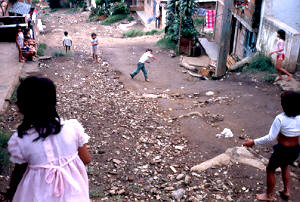  Los niños y la apropiacion del espacio, asentamiento Los Caunces de Medellin
PEVAL 1984
Palabras clave: MEJORAMIENTO LOS CAUNCES