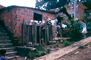 Fachada de vivienda, asentamiento Los Caunces, Medellin
PEVAL 1984
Palabras clave: MEJORAMIENTO LOS CAUNCES