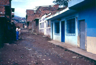  Vias secundarias, asentamiento La Candelaria, Medellin
PEVAL 1984
Palabras clave: MEJORAMIENTO LA CANDELARIA