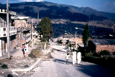 Panoramica del asentamiento San Martin de Porres
PEVAL 1984
Palabras clave: MEJORAMIENTO SAN MARTIN