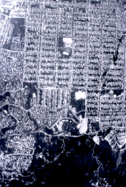 Fotografia aerea del asentamiento San Martin de Porres
PEVAL 1984
Palabras clave: MEJORAMIENTO SAN MARTIN