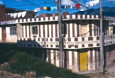  Fachada vivienda de dos pisos, asentamiento San Martin de Porres
PEVAL 1984
Palabras clave: MEJORAMIENTO SAN MARTIN