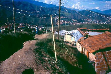  Panoramica del barrio Nuevos Conquistadores, Medellin
PEVAL 1984
Palabras clave: MEJORAMIENTO NUEVOS CONQUISTADORES