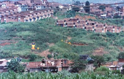 Sector izquierdo quebrada Tinajas barrio retoñal 
CEHAP 1996
Palabras clave: MORFOLOGIAS FISICO ESPACIALES