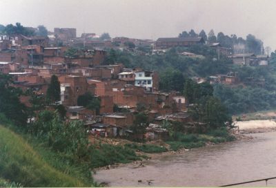 Caracteristicas fisico espaciales de un sector cercano al rio Medellin 
CEHAP 1996
Palabras clave: Caracteristicas fisico espaciales rio medellin