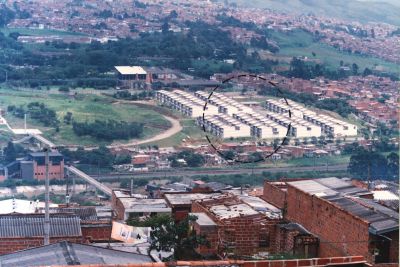 Terrenos utilizados para el uso residencial en la zona norte, paralela al Rio Medellin
CEHAP 1996
Palabras clave: Urbanizacion residencial zona Nororiental