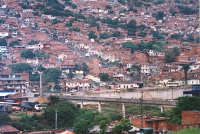 Vias de acceso peatonal estacion Tricentenario zona nororiental 
CEHAP 1996
Palabras clave: Vias de acceso