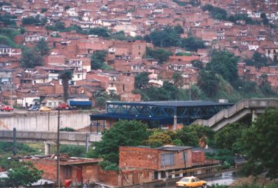 Estacion metro y vias de acceso peatonal
CEHAP 1996
Palabras clave: Vias de acceso estacion metro