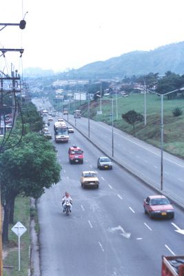 Malla vial Autopista Norte Medellin
CEHAP 1996
Palabras clave: VIALIDAD TRANSPORTE MEDELLIN