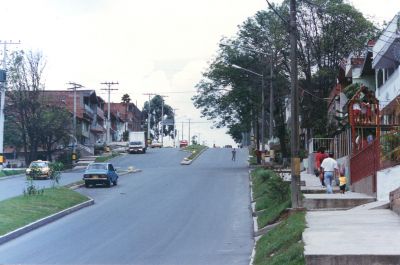 Malla vial zona aledaña a las estaciones Acevedo y Tricentenario 
CEHAP 1996
Palabras clave: Malla vial