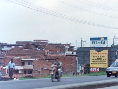 Oferta de vivienda zona aledaña a las estaciones Acevedo y Tricentenario 
CEHAP 1996
Palabras clave: Malla vial
