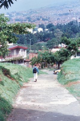 Peatonal  en San Isidro desde cancha 
CEHAP 1996
Palabras clave: Senderos peatonales