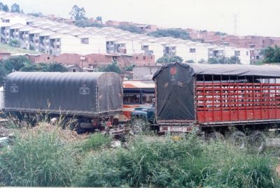 Parqueadero de carros de carga, arriba urbanizacion Caribia
CEHAP 1996
Palabras clave: Zona residencial