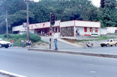 Sala de ventas de zenu sobre la autopista norte
CEHAP 1996
Palabras clave: Infraestructura comercial
