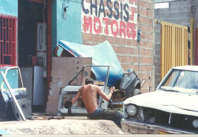 Taller automotriz en en zona nororiental de Medellin
CEHAP 1996
Palabras clave: Actividad economica