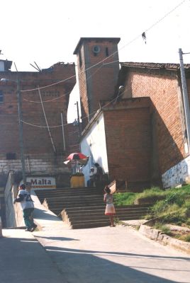 Costado trasero de iglesia San Judas del barrio Castilla de Medellin
CEHAP 1996
Palabras clave: Castilla Iglesias