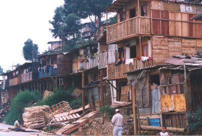 Vivienda Informal de tres plantas
CEHAP 1996
Palabras clave: Vivienda Informal