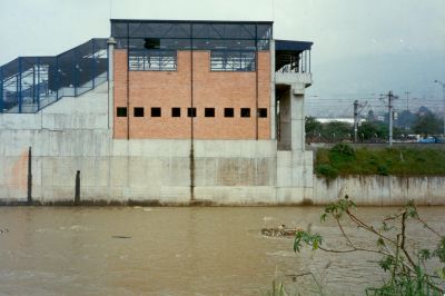 Estacion caribe del metro paralela rio Medellin
CEHAP 1996
Palabras clave: Estaciones metro