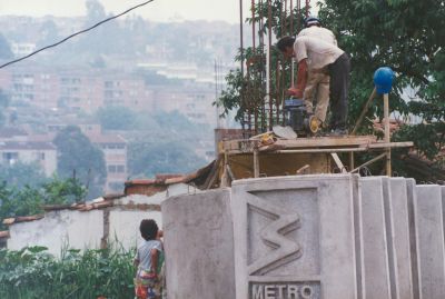 Adecuaciones en sendero peatonal en la estacion Acevedo del Metro
CEHAP 1996
Palabras clave: ESTACIONES METRO MEDELLIN
