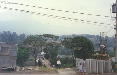 Adecuaciones en sendero peatonal 
CEHAP 1996
Palabras clave: Adecuaciones Metro