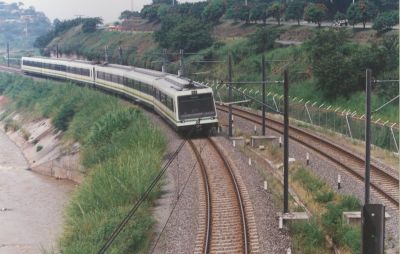 Sistema masivo de transporte Metro haciendo recorrido paralelo al rio Medellin
CEHAP 1996
Palabras clave: Sistemas de transporte Metro