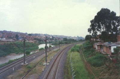 Viaducto  metro a orillas del rio Medellin
CEHAP 1996
Palabras clave: Sistemas de transporte Metro