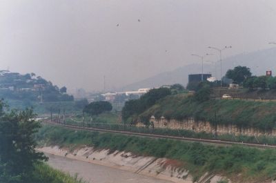 Viaducto metro a orillas del rio Medellin
CEHAP 1996
Palabras clave: Sistemas de transporte Metro