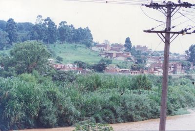 Entorno fisico a orillas del Rio Medellin en la zona nororiental
CEHAP 1996
Palabras clave: RIO MEDELLIN