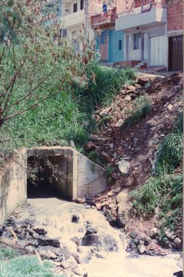 Disposicion de escombros en quebrada ubicada cerca a viviendas en barrio de Medellin
CEHAP 1996
Palabras clave: QUEBRADAS ZONAS DE RIESGO MEDELLIN