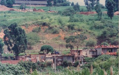 Uso del suelo en la paralela al rio de Medellin
CEHAP 1996
Palabras clave: ECONOMIA