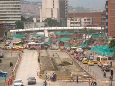 Obras de construccion del puente de Colombia y adecuacion de la Avenida ferrocarril para el metroplus 
Senia Salazar, 2007
Palabras clave: INTERVENCION CALLES IMPACTO VIAL MEDELLIN METROPLUS