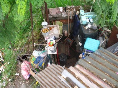 Vivienda informal bajo el puente de la quebrada la Iguana en la carrera 65
SENIA SALAZAR MALDONADO 2007
Palabras clave: VIVIENDAS INFORMALES QUEBRADAS LA IGUANA