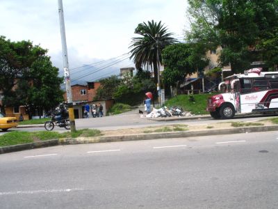 Carrera 65 a la altura de la Iguana
SENIA SALAZAR MALDONADO 2007
Palabras clave: CALLES LA IGUANA