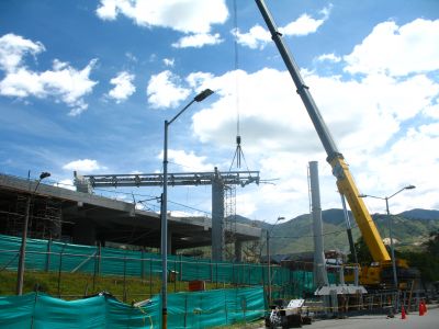 Construccion estacion metrocable San javier 
SENIA SALAZAR MALDONADO 2007
Palabras clave: TRANSPORTE SAN JAVIER
