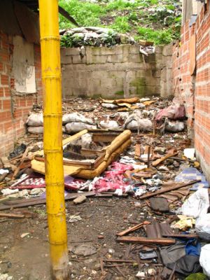 Espacio donde estaba ubicada vivivenda en Moravia
Senia Salazar Maldonado  2007
Palabras clave: MORAVIA DEMOLICION