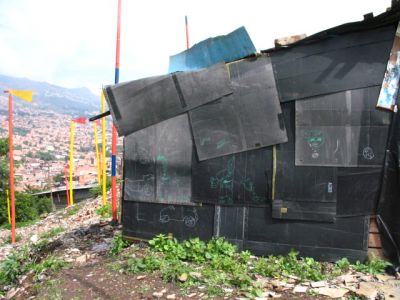 Elementos de desecho utilizados en la fabricacion de tugurio
Senia Salazar Maldonado 2007
Palabras clave: VIVIENDAS MORAVIA TUGURIOS