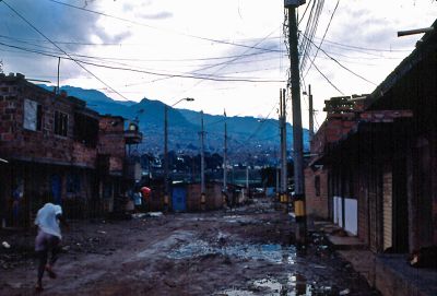 Aspecto de una de las vias del barrio Moravia 
Gilberto Arango 1988
Cehap

Palabras clave: MORAVIA VIAS