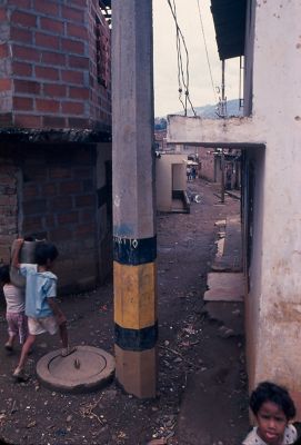 Aspectos fisico espaciales en el barrio Moravia
Gilberto Arango 1988
Cehap

Palabras clave: MORAVIA