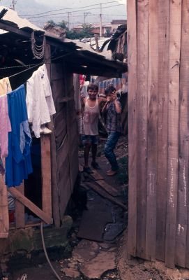 Zona de invasion en el barrio Moravia 
Gilberto Arango 1988
Cehap

Palabras clave: MORAVIA INVASION