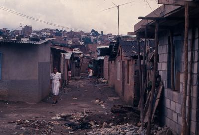 Casas en proceso de construccion barrio Moravia 
Gilberto Arango 1988
Cehap

Palabras clave: CASAS MORAVIA