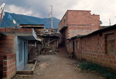 Callejon sin pavimentar en zona de mejoramiento de vivienda Moravia
Gilberto Arango 1988
Cehap

Palabras clave: MORAVIA MEJORAMIENTO
