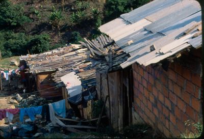 Vista posterior de vivienda de invasion en el barrio Moravia
Gilberto Arango 1988
Cehap

Palabras clave: MORAVIA VIVIENDAS