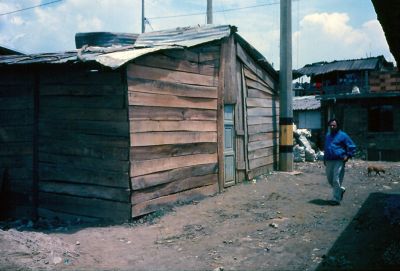 Vivienda en madera de desecho en el barrio Moravia 
Gilberto Arango 1988
Cehap

Palabras clave: MORAVIA VIVIENDA