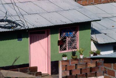 Fachada vivienda Moravia 
Gilberto Arango 1988
Cehap

Palabras clave: VIVIENDA MORAVIA