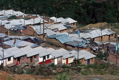 Viviendas en pendiente y calle sin pavimentar del Proyecto de Mejoramiento del barrio Moravia, 1988
Gilberto Arango 1988
Cehap

Palabras clave: VIVIENDA MORAVIA