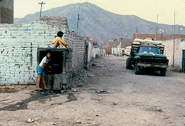 Proceso de urbanizacion precaria Distrito del Agustino Lima Peru
CEHAP CIPUR 1981
Palabras clave: VIVIENDA LIMA PERU